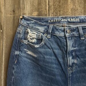 [01] American Eagle | Ripped Mom Jeans